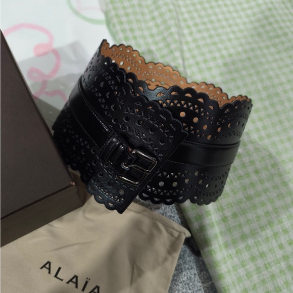 Alaia Accessories - Alaïa Black Scalloped Laser-Cut Wide Leather Waist Belt